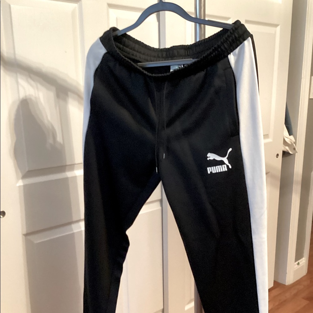 BRAND NWOT LARGE BLACK PUMA JOGGERS